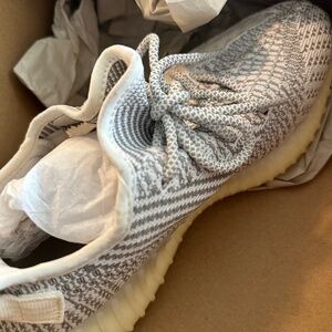 Yeezy Boost 350 V2